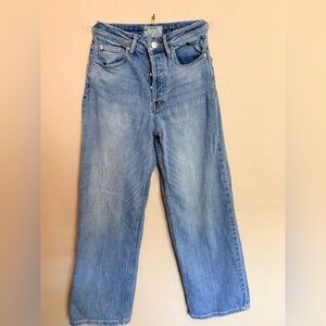 Free People Button-Fly Light Wash Jeans – Size 24